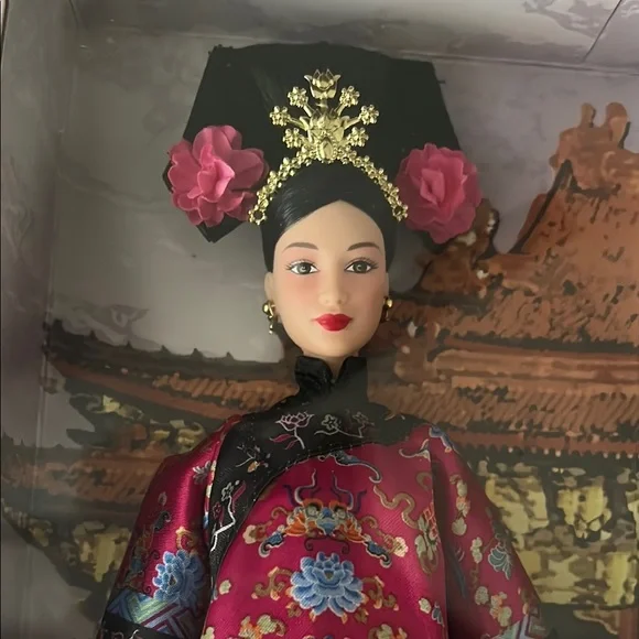 Barbie Princess of China in Pink and Black Gown - Picture 2 of 6